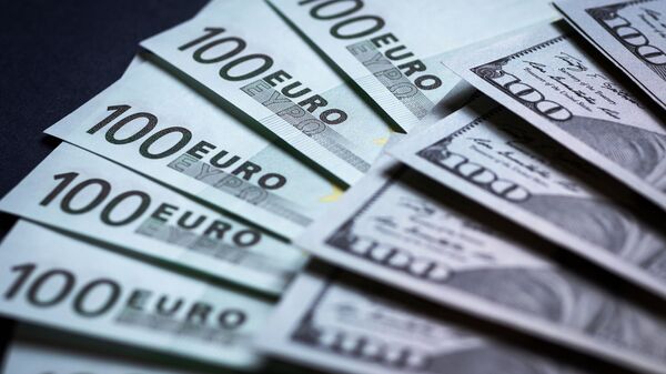 Денежные купюры: евро и доллары - Sputnik Беларусь