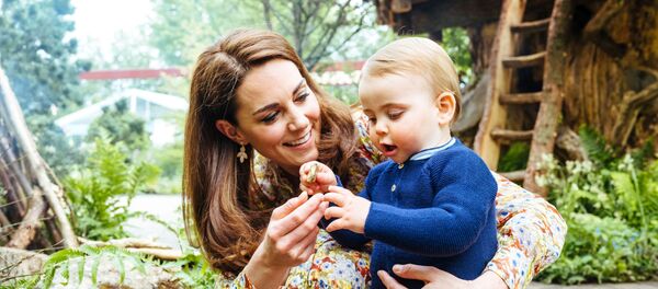 Герцогиня Кембриджская с сыном Луи - Sputnik Беларусь