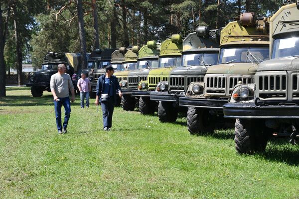 Белспецконтракт продажа военной техники прайс фото Для пчел, леса и вообще по хозяйству: кто покупает списанную военную технику - 2