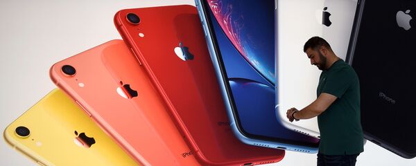 Баннер у магазина Apple  - Sputnik Беларусь