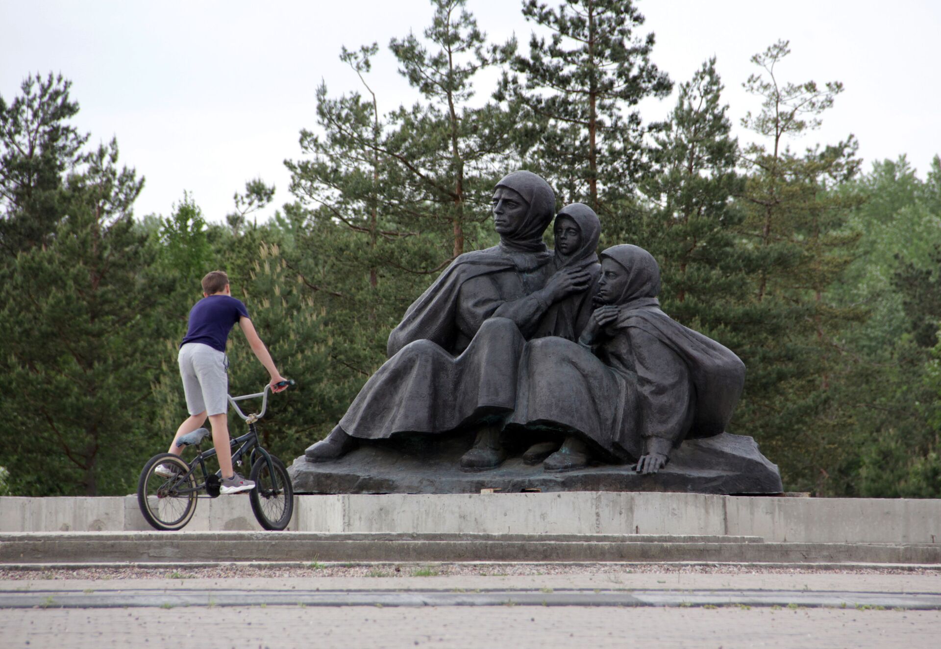 Мемориал памяти жертв Первой мировой войны в городе Сморгонь открыли в 2014-м - Sputnik Беларусь, 1920, 01.08.2021