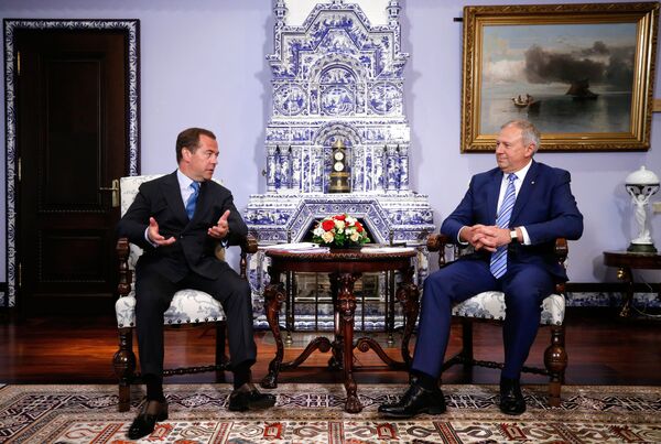 24 мая 2019 года Медведев провел встречу в Москве с  белорусским коллегой Сергеем Румасом. Премьеры пребывали в добродушном настроении, Румас поздравил Медведева с победой сборной РФ над американской командой в четвертьфинале чемпионата мира по хоккею, – однако темы обсуждали не самые простые: вопросы интеграции, &quot;Дружбу&quot; и нефть. По итогу стороны, как всегда, остались довольны переговорами. - Sputnik Беларусь