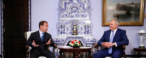 Председатель правительства РФ Дмитрий Медведев и премьер-министр Беларуси Сергей Румас - Sputnik Беларусь