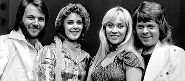 Светящийся логотип группы АВВА - Sputnik Беларусь