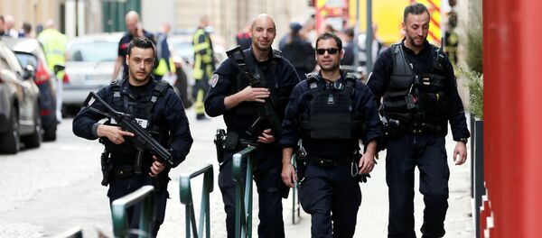 Полиция Лиона на месте взрыва в центре города - Sputnik Беларусь