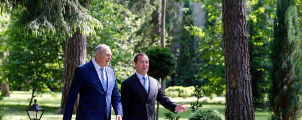 Председатель правительства РФ Дмитрий Медведев и премьер-министр Беларуси Сергей Румас Председатель правительства РФ Дмитрий Медведев и премьер-министр Беларуси Сергей Румас - Sputnik Беларусь