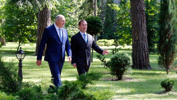 Председатель правительства РФ Дмитрий Медведев и премьер-министр Беларуси Сергей Румас  - Sputnik Беларусь