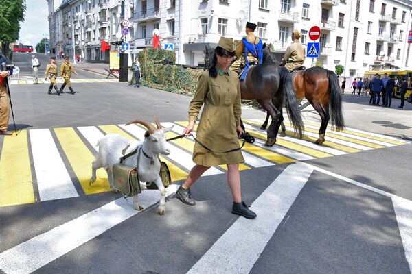 Фотафакт: рэканструкцыя партызанскага параду 1944 года прайшла ў Мінску - Sputnik Беларусь