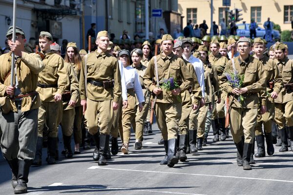 Фотафакт: рэканструкцыя партызанскага параду 1944 года прайшла ў Мінску - Sputnik Беларусь