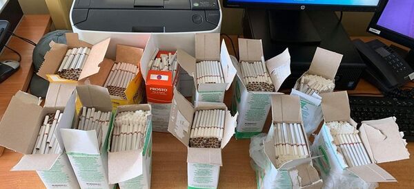 Сигареты в пачках из-под овсяной каши пытались вывезти из Беларуси в Литву Сигареты в пачках из-под овсяной каши пытались вывезти из Беларуси в Литву - Sputnik Беларусь