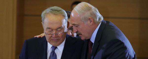 Президент Беларуси Александр Лукашенко (справа) и президент Казахстана Нурсултан Назарбаев - Sputnik Беларусь