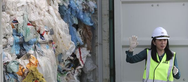 Малайзия вернет 450 тонн загрязненных пластиковых отходов странам, которые их отправили - Sputnik Беларусь
