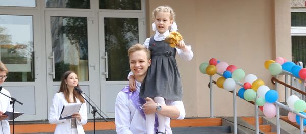 Відэафакт: апошні званок празвінеў ва ўсіх школах Мінска - Sputnik Беларусь