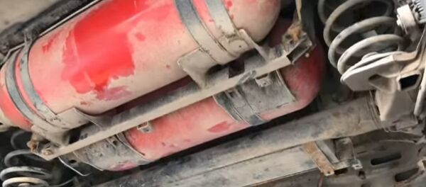 Белорус пытался ввезти контрабандные сигареты в Литву в газовых баллонах  - Sputnik Беларусь