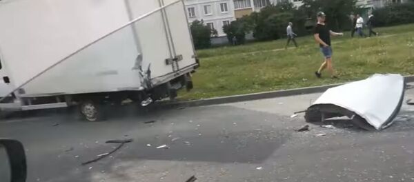 BMW в Шабанах врезался в стоящий фургон, два человека погибли - Sputnik Беларусь