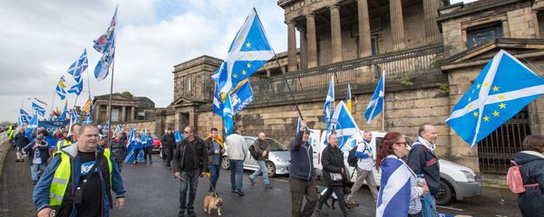 Участники марша в Эдинбурге за независимость Шотландии - Sputnik Беларусь