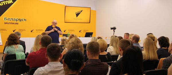 Майстар-клас кіраўніка навучальных праграм МІА Россия сегодня Алега Шчадрова Майстар-клас кіраўніка навучальных праграм МІА Россия сегодня Алега Шчадрова - Sputnik Беларусь