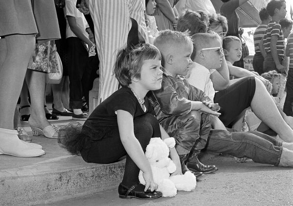 Дети начальной школы на фестивале Хэллоуина в Анахайме, Калифорния, 20 октября 1962 года.  - Sputnik Беларусь