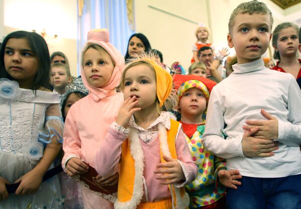 27 декабря 2011 года. Дети на Губернаторской новогодней елке в областном драматическом театре в Калининграде. - Sputnik Беларусь