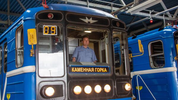 Одна смена машиниста метро - это четыре с половиной - пять кругов по синей ветке - Sputnik Беларусь
