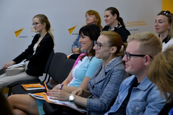 Писать так, чтобы понял молочник из Канзаса: мастер-класс для журналистов - Sputnik Беларусь