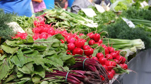 Овощи на рынке, архивное фото - Sputnik Беларусь