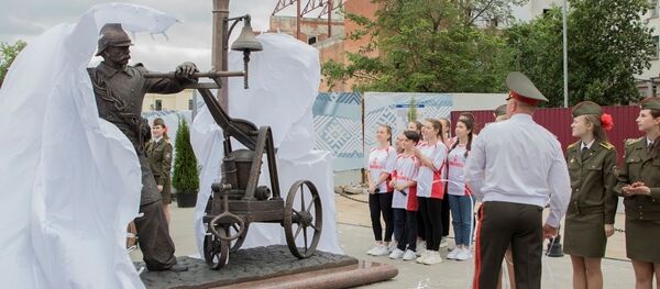 Открытие скульптуры пожарного в Минске - Sputnik Беларусь
