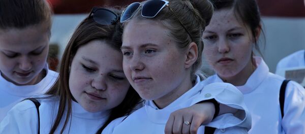 Католические дети всегда принимают участие в процессиях. Девочки во время шествия несут особые католические четки – ружанец.  - Sputnik Беларусь