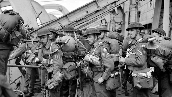 Высадка британских солдат в Нормандии 6 июня 1944 года - Sputnik Беларусь