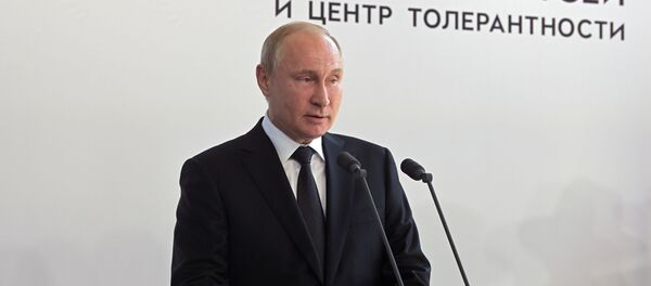 Владимир Путин на открытии памятника Героям сопротивления в фашистских концлагерях и еврейских гетто в годы Второй мировой войны - Sputnik Беларусь