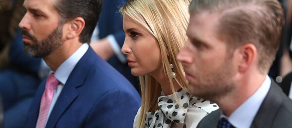 Дональд Трамп-младший, Иванка Трамп и Эрик Трамп слушают речь своего отца - Sputnik Беларусь