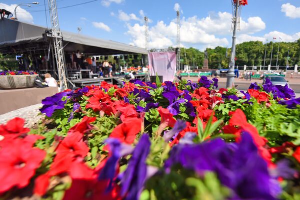 Пушистые петунии и чистые улицы: Гомель встречает Пламя мира - Sputnik Беларусь