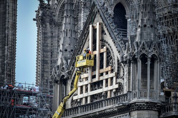 Жителей Парижа призвали проверить кровь на свинец после пожара в Нотр-Даме - Sputnik Беларусь