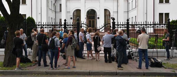 Журналисты ждут окончания заседания Контактной группы по конфликту в Донбассе - Sputnik Беларусь