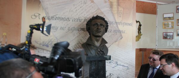 Бюст паэта падораны народу Беларусі ад імя расійскага народу фондам Дыялог культур - адзіны свет Бюст паэта падораны народу Беларусі ад імя расійскага народу фондам Дыялог культур - адзіны свет - Sputnik Беларусь