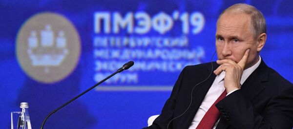 Президент РФ Владимир Путин на ПМЭФ-2019 - Sputnik Беларусь