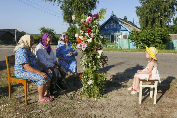 Фотафакт: на Веткаўшчыне зладзілі старажытны абрад Колік віць - Sputnik Беларусь