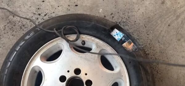 Белорус спрятал в запаске сигареты от литовских пограничников - Sputnik Беларусь