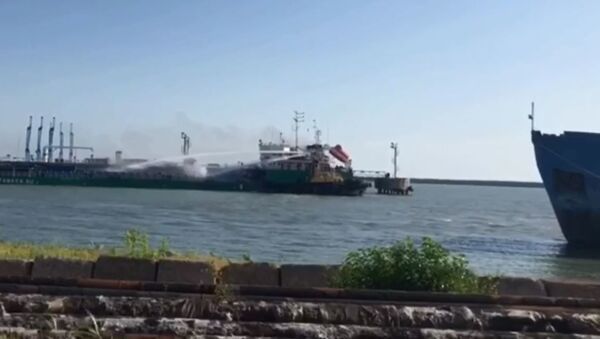 Взрыв на танкере в порту Махачкалы  - Sputnik Беларусь