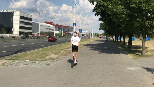 Бетонные блоки вдоль дороги у спорткомплекса Минск-Арена убрали - Sputnik Беларусь