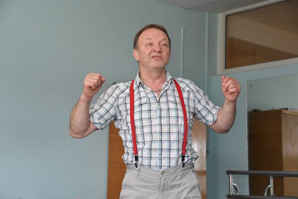 Силач-разработчик тренажеров: самые ядреные гвозди делают в Москве Силач-разработчик тренажеров: самые ядреные гвозди делают в Москве - Sputnik Беларусь