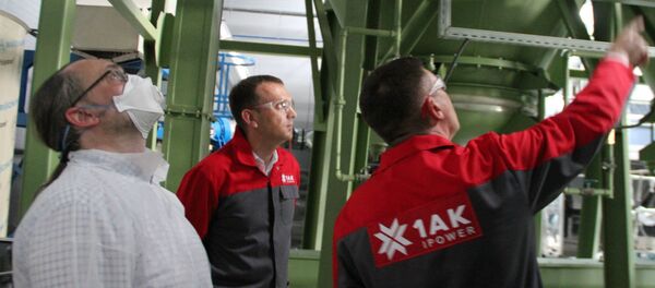 Владислав Абрамович (слева) - один из активистов, которые выступают против завода, побывал на производстве Владислав Абрамович (слева) - один из активистов, которые выступают против завода, побывал на производстве - Sputnik Беларусь