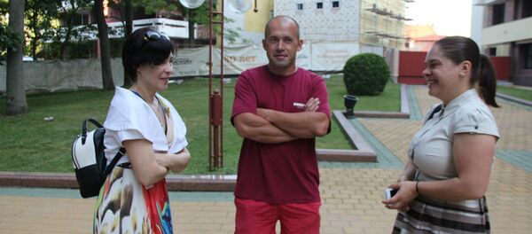 Активисты за время дежурств под облисполкомом познакомились между собой - Sputnik Беларусь