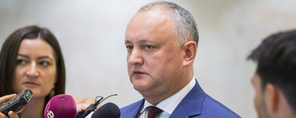 Президент Молдовы Игорь Додон общается с журналистами - Sputnik Беларусь