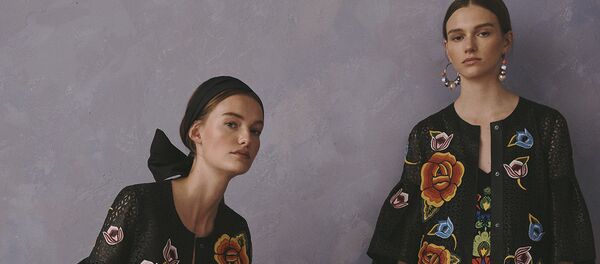 Наряд из коллекции Resort 2020 дома моды Carolina Herrera - Sputnik Беларусь