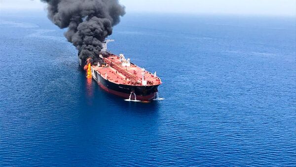 Два нефтяных танкера были атакованы в четверг утром в Оманском заливе у побережья Объединенных Арабских Эмиратов - Sputnik Беларусь