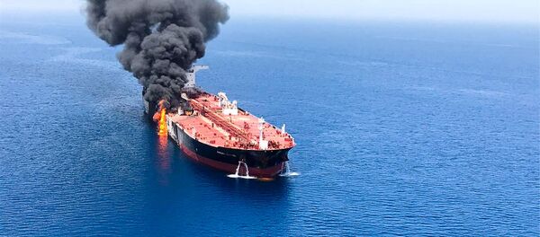 Два нефтяных танкера были атакованы в четверг утром в Оманском заливе у побережья Объединенных Арабских Эмиратов Два нефтяных танкера были атакованы в четверг утром в Оманском заливе у побережья Объединенных Арабских Эмиратов - Sputnik Беларусь