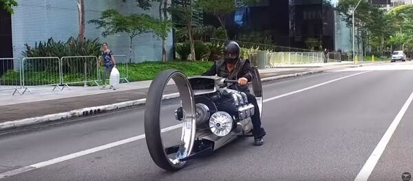 Бывший гонщик Ф-1 построил супербайк с мотором от самолета - видео - Sputnik Беларусь