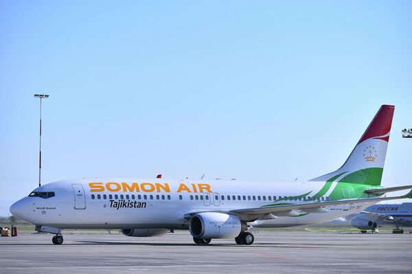 Глава Таджикистана Эмомали Рахмон прилетел в Бишкек на Boeing 737-800 - Sputnik Беларусь