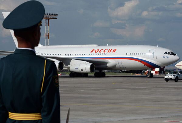 Российский лидер Владимир Путин прилетел на Ил-96 - Sputnik Беларусь
